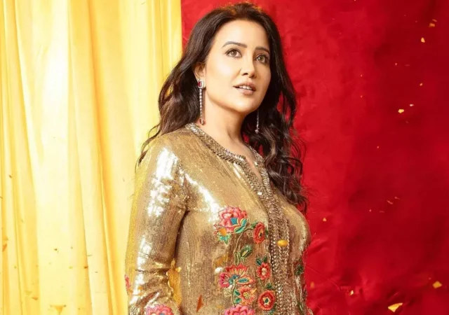 Amruta Fadnavis Net Worth